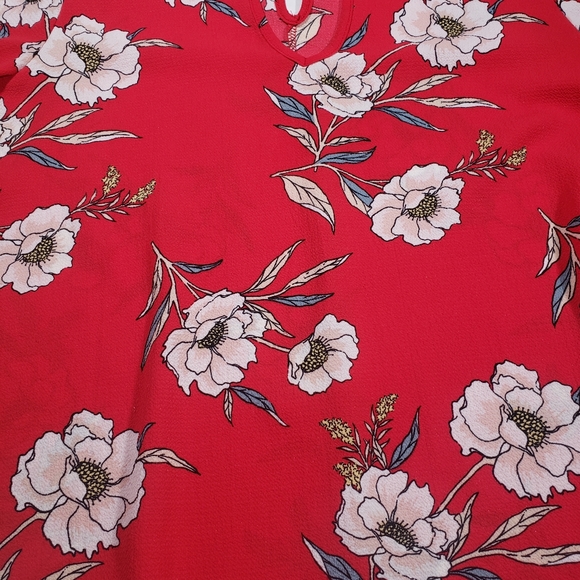 Urban Romantics Red Floral Bell Sleeve Top Blouse Size Small - Picture 2 of 9